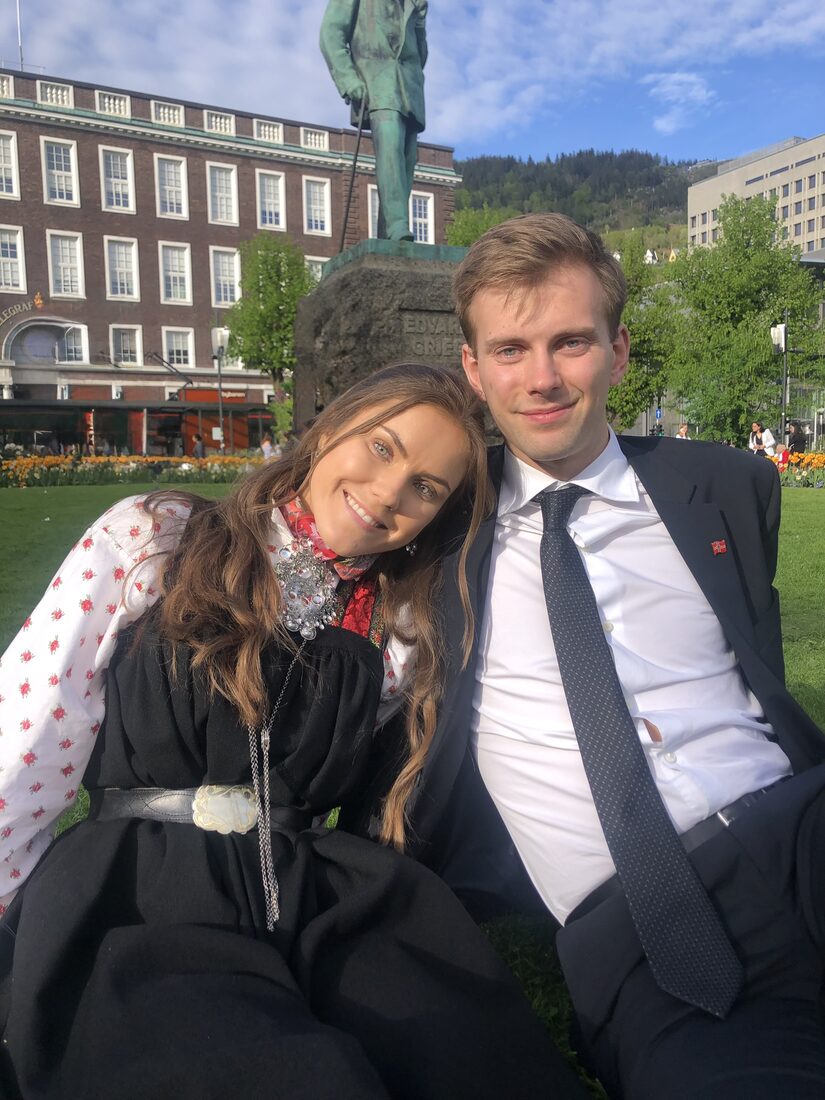 Julie og Sivert i Bergen 17. mai, bunad og dress